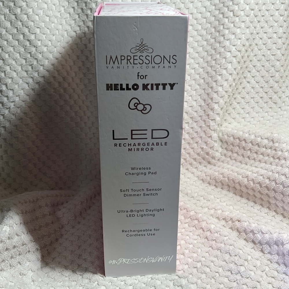 Impressions Hello Kitty LED Mirror - Picture 2 of 6